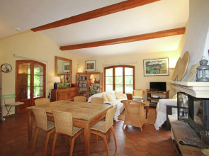 Family Friendly Villa With Secured Private Pool and Beautiful Nature Garden, 1.5 km From Seillans