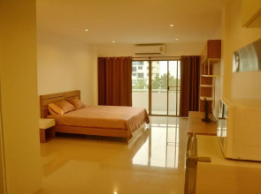 Jomtien Hill Resort Condo by Dan