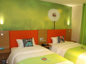 Pai Hotel Yining Huarui Hanren Street Dabazha