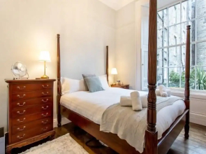 JOIVY Converted Flat in Historic Building in Desirable New Town