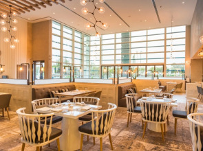 Отель Holiday Inn & Suites Dubai Festival City an IHG