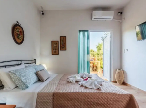 Summer Rose Garden Getaway - A Step to the Beach