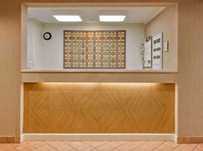 La Quinta Inn & Suites by Wyndham Lakeland East