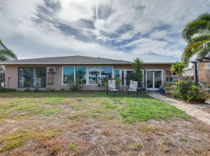 Private Hot Tub & Dock: Canal-front Ruskin Home