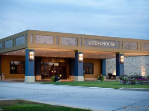 Don Hall's Guesthouse