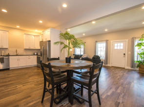 Lower Level Retreat w Free Tix Private Cozy