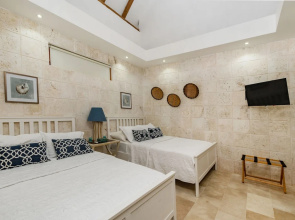 Luxury Villa with Beachfront Eden Roc