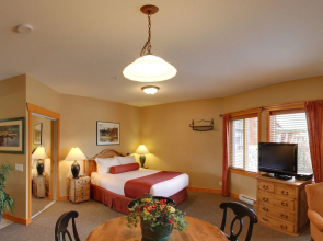 Lizard Creek Lodge