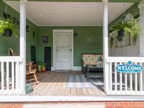 Clarksville Cottage on Crossland