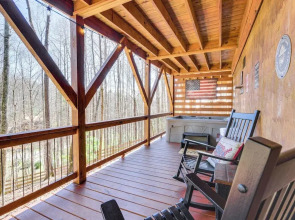Hot Tub + Fire Pit: Dog-friendly Cabin in Murphy!