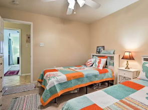 2 Mi to Lake Mcqueeny: Gem w/ Covered Patio