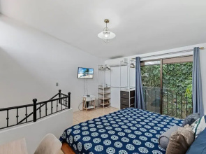 Bright and Spacious Loft-Style Apartment a Five-Minute Walk to the Beach