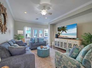 Stylish Condo w/ Pool & Spa Access, Wak to Beach Beach Breeze by Avantstay