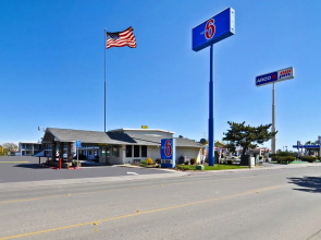 Motel 6 Willows, CA