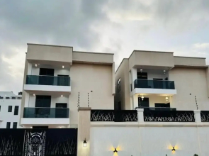 2BR Apartment With Pool and Wifi Near East Airport