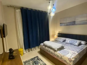 Gouna mangrovy 1 BR shared pool beach back view