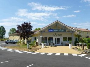 Hotel Kyriad Lyon Est - Bron Eurexpo Le Cottage