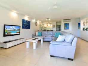 Poinciana 011 Deluxe 2 Bedroom Apartment Centrally Located With Golf Buggy