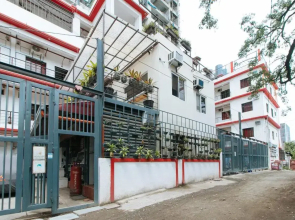 RedDoorz near Tambo Quirino Avenue - Vaccinated Staff