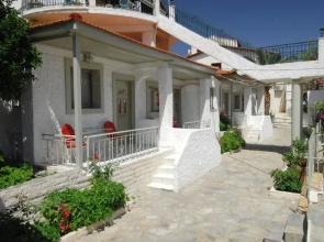 Makis Apartments