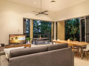 Contemporary & luxurious, Little Cove