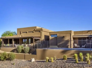Luxe 4 Bdrm W/pool and Spa on Golf Course Lot!