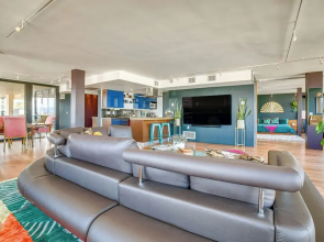 Luxe Dtwn Reno Penthouse ~ 3 Mi to Casinos!