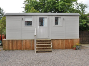 Country Estate - Shepherd's Hut, Llandenny