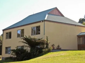 Waratah Lodge