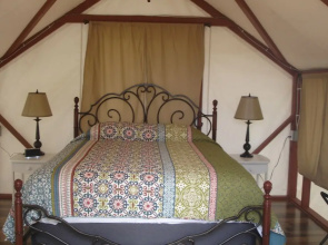 Mariposa Fair Bungalow Tent Cabins - Caravan Park