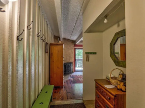 Ten Mile Island 2 Bd Plus Den - 3 Br condo by RedAwning