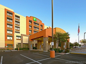 Holiday Inn Express & Suites Tempe by IHG