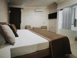 Bee Queen Hotel
