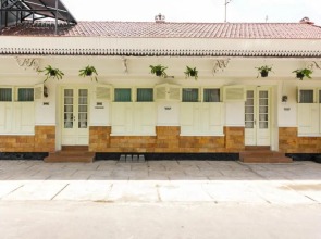 RedDoorz Syariah near Titik Nol Yogyakarta