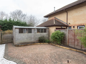 Milton Keynes Close to Station 6 bed Free Parking