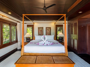 Villa Baan Hen 5 Bedroom Kata Beach