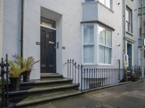 Skylark - 2 Bedroom Apartment - Tenby