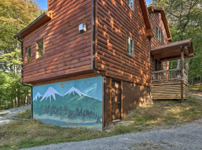 2 Mi to Beech Mtn Resort: Cabin w/ Deck & Grill!