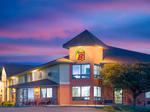 Super 8 by Wyndham Toledo