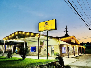 Ozark Inn & Suites