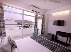 Lake View Hotel