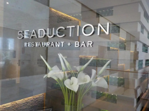 Soul on the Esplanade - HR Surfers Paradise