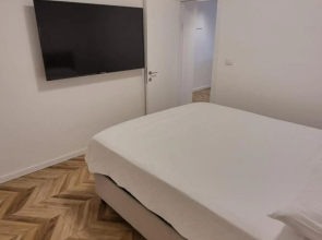 garden apartment 7 min walk to the beach