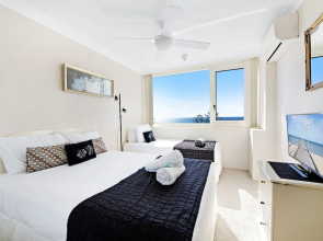 Burleigh Heads Private 2 Bed Ocean View