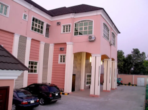 Queensgate Continental Hotel and Suites