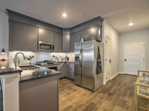 Single-story Condo < 1 Mile From Downtown!