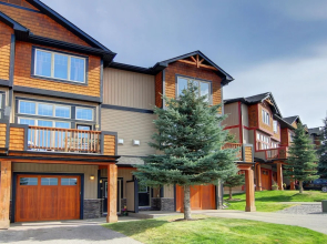 Radium Vacation Rental 3 Bedroom Townhome with Views