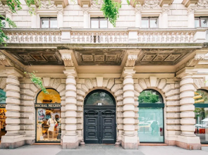 ANDRASSY 6 JACUZZI Suites