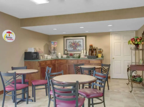 Super 8 by Wyndham Booneville