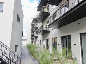 Cool 1-bed w new Yorker Vibes and Private Terrace